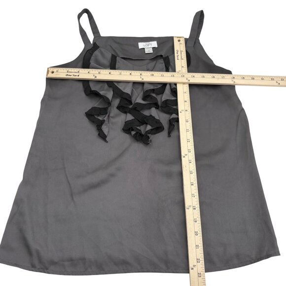 Ann Taylor LOFT Women's size Med Gray Black Satin Sleeveless Top Blouse Ruffled - Picture 4 of 5